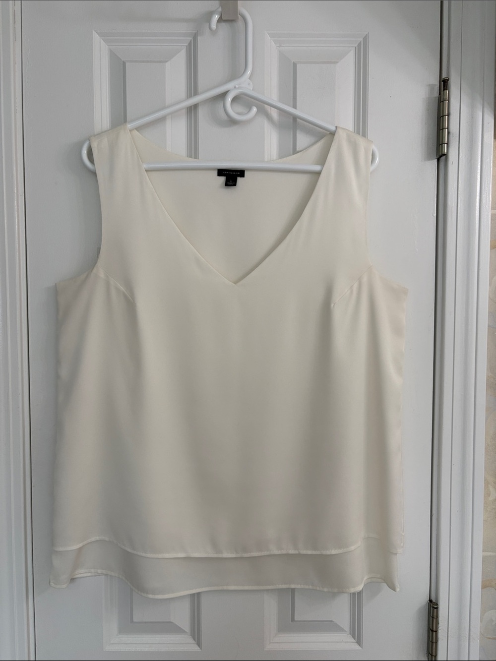 Ann Taylor Off-White V-Neck Sleeveless Blouse with Exposed Lower Layer